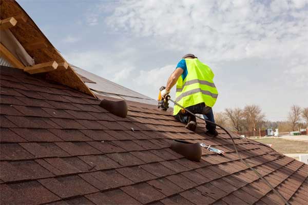 3 Signs It S Time To Call A Roofing Company For Repairs Thumb